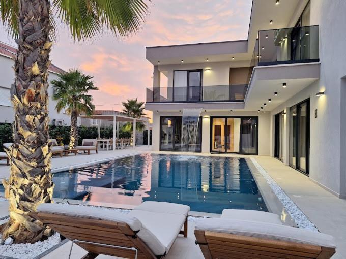 Luxury Villa My Wish With Pool Kaštel Stari Exteriör bild